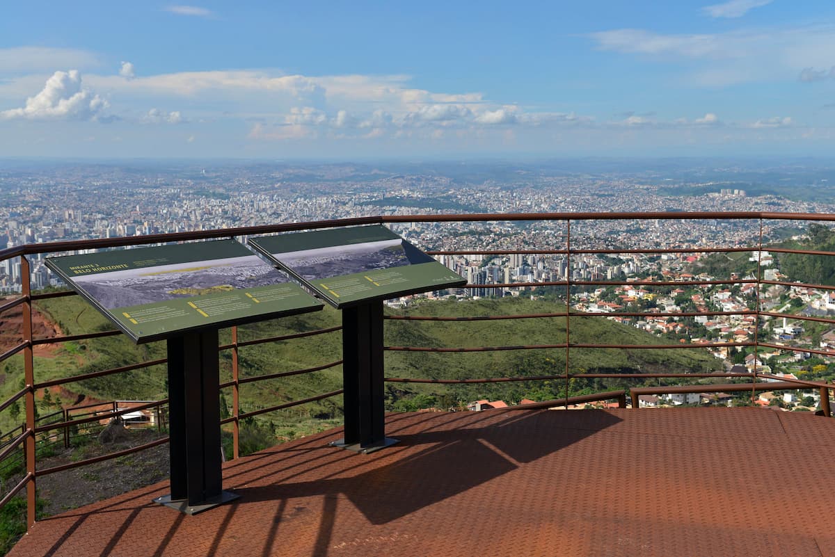 imagem mostra serra do curral que fica próximo ao mangabeiras