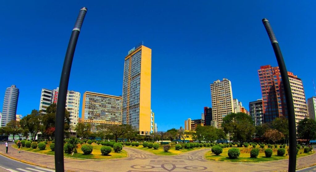 Imagem mostra um belo dia em Belo Horizonte.