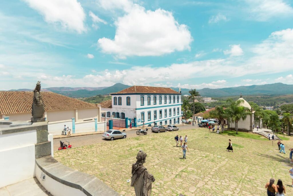 Imagem mostra Santuário em Congonhas, um dos lugares para visitar perto de BH.